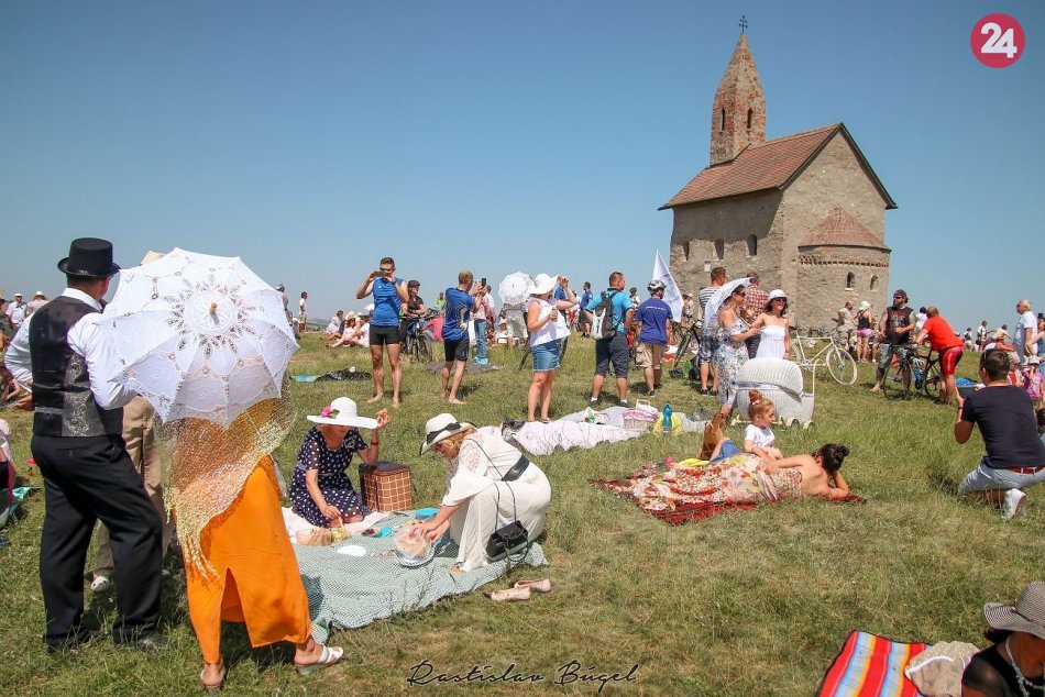 Ilustračný obrázok k článku Zažite romantiku pri Dražovskom kostolíku: Obľúbený PIKNIK sa vracia!