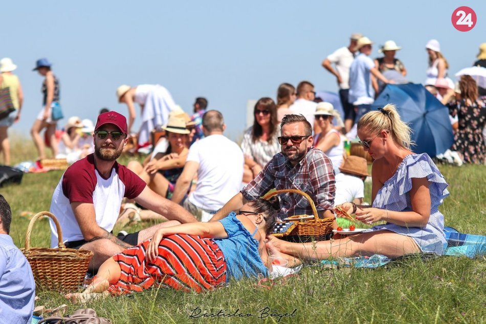 Ilustračný obrázok k článku Topoľčany zažijú Piknikové popoludnie: Lákajú na koncert, jazdu na koňoch a letné kino