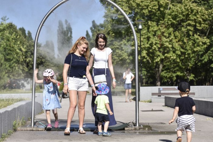 Ilustračný obrázok k článku Horúce leto vydrží do konca prázdnin: Ochladenie má prísť až v septembri