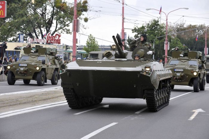 Ilustračný obrázok k článku 1500 vojakov aj stovky kusov techniky. Bystrica zažije veľkú vojenskú prehliadku