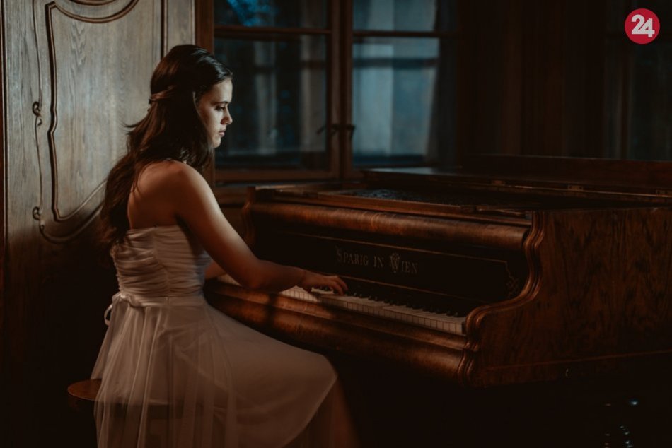 Ilustračný obrázok k článku Rožňavčanka Karmen Pál-Baláž predstavila nový videoklip k piesni Nádej, FOTO a VIDEO