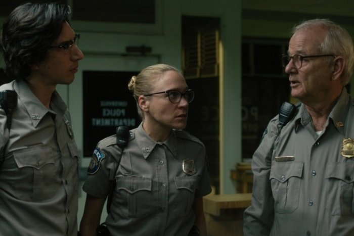 Ilustračný obrázok k článku Šialená zombie komédia s hereckými esami: Zabavte sa s filmom Mŕtvi neumierajú, TRAILER