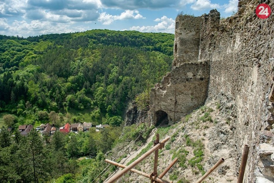 Ilustračný obrázok k článku Láka vás to na výlet na Šášovský hrad? Radšej si prečítajte tieto slová