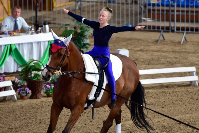 Ilustračný obrázok k článku Úspech voltiže spod Tatier: Ema Kolesárová postúpila na majstrovstvá sveta