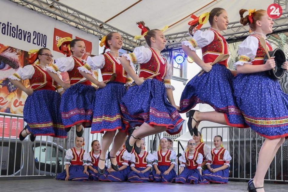 Ilustračný obrázok k článku FOTO: V Bratislave si pripomínali zahraničných Slovákov aj folklórne súbory