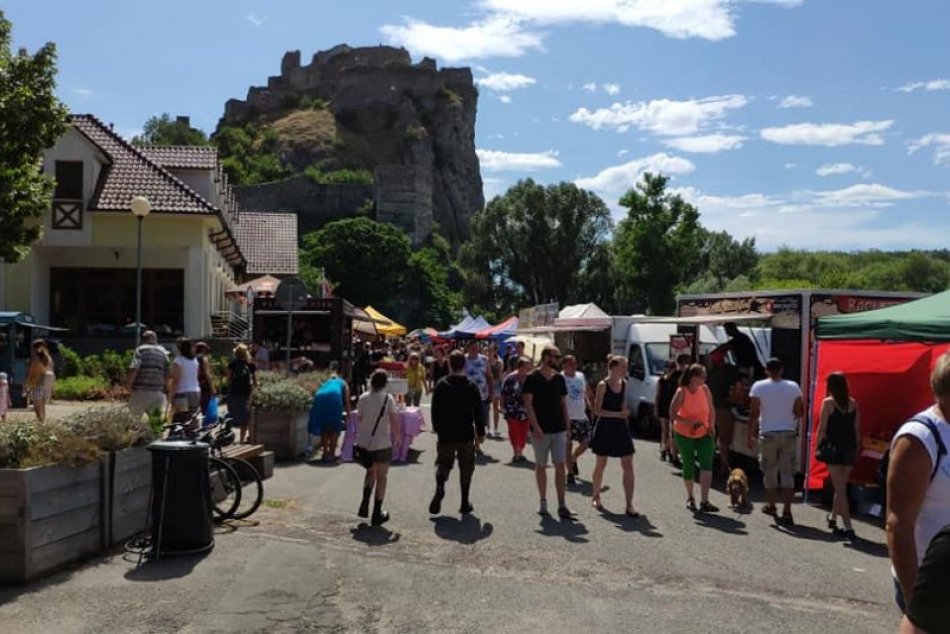 Ilustračný obrázok k článku Kam v Bratislave ZADARMO: Skvelé koncerty zapite 100-ročným devínskym ríbezlákom