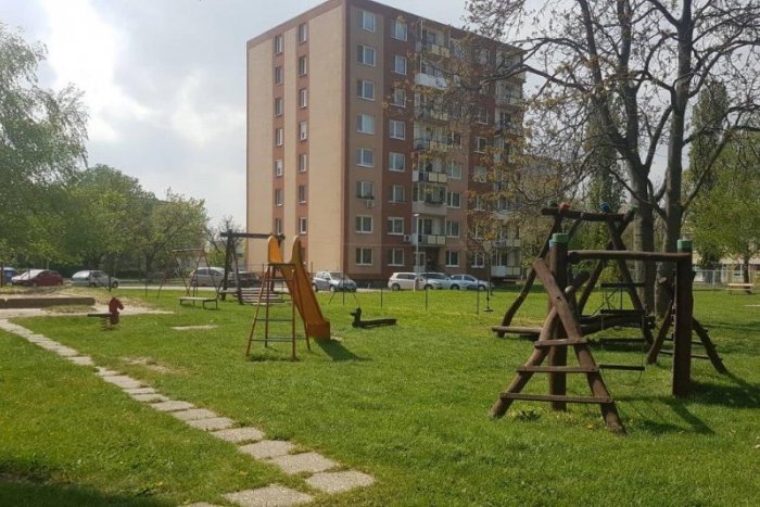 Ilustračný obrázok k článku Malým Kraľovanom vybudujú ihrisko: Potešia ich agátovými hernými prvkami