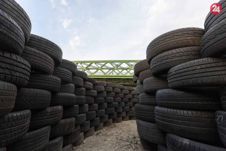 Ilustračný obrázok k článku Vo Zvolene chcú vyrábať produkty z gumového odpadu: Prácu by dostali desiatky ľudí
