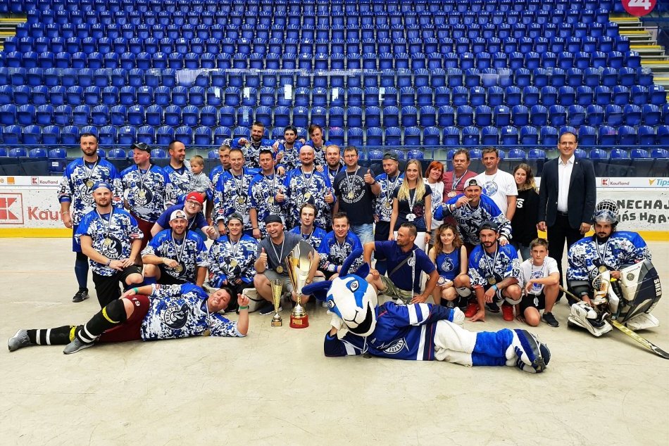 Ilustračný obrázok k článku Hokejoví fanúšikovia predviedli svoje hokejbalové umenie: Na turnaji fanklubov najlepší Popradčania