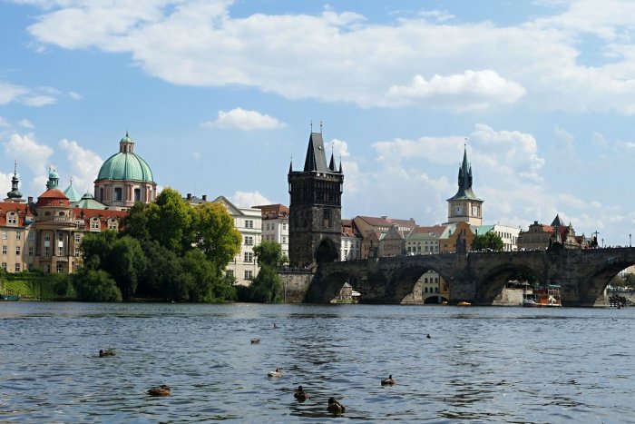 Ilustračný obrázok k článku RANNÁ ŠTVORKA: Pred 662 rokmi položili základný kameň Karlovho mosta v Prahe