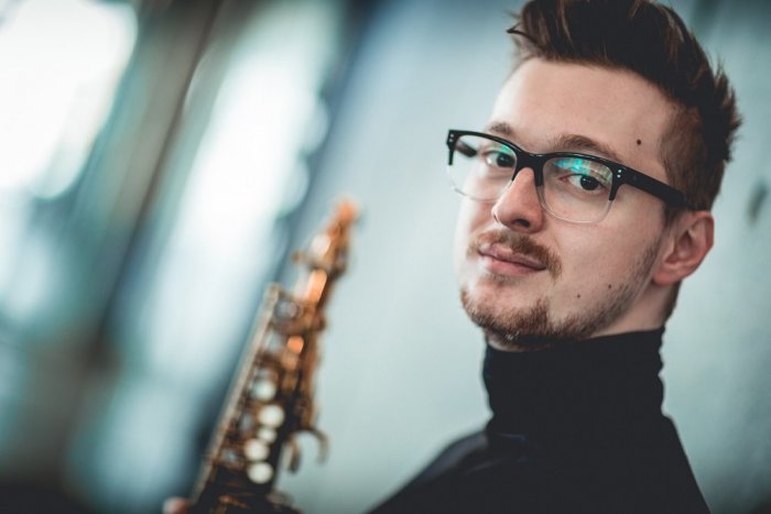 Ilustračný obrázok k článku Talentovaný Humenčan Nikola nahral debutový album: Hosťuje mu na ňom aj svetová hviezda!