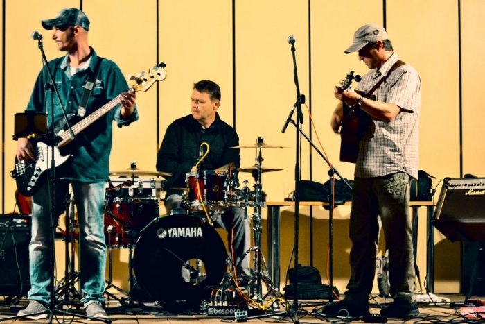 Ilustračný obrázok k článku Česká skupina Hop trop otvorí vo štvrtok Kultúrne leto v Dúbravke