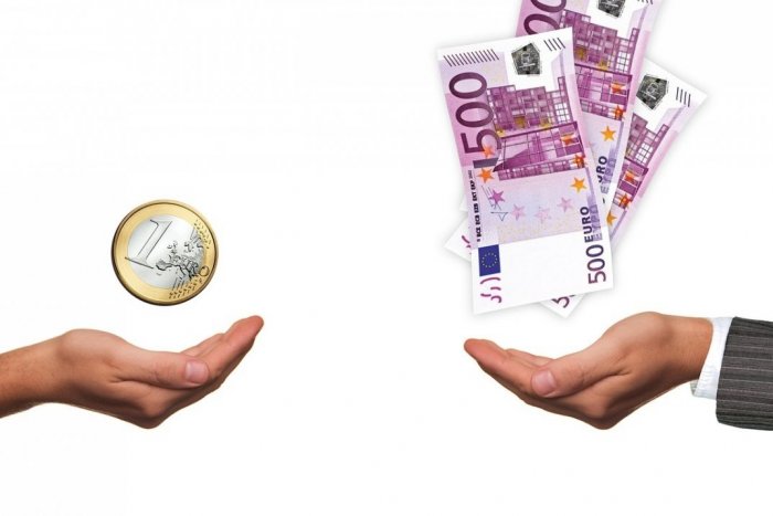 Ilustračný obrázok k článku S titulom zarobíte v Košiciach toľko, ako zamestnanec bez titulu v Bratislave