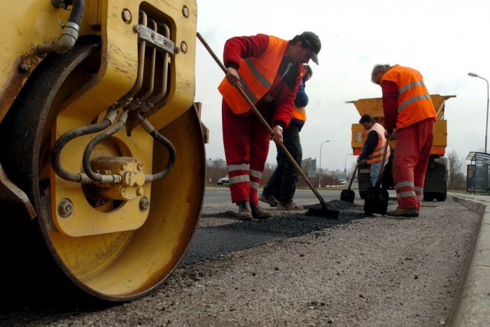 Ilustračný obrázok k článku Počas víkendov uzavrú cestu medzi P. Biskupicami a Mostom pri Bratislave