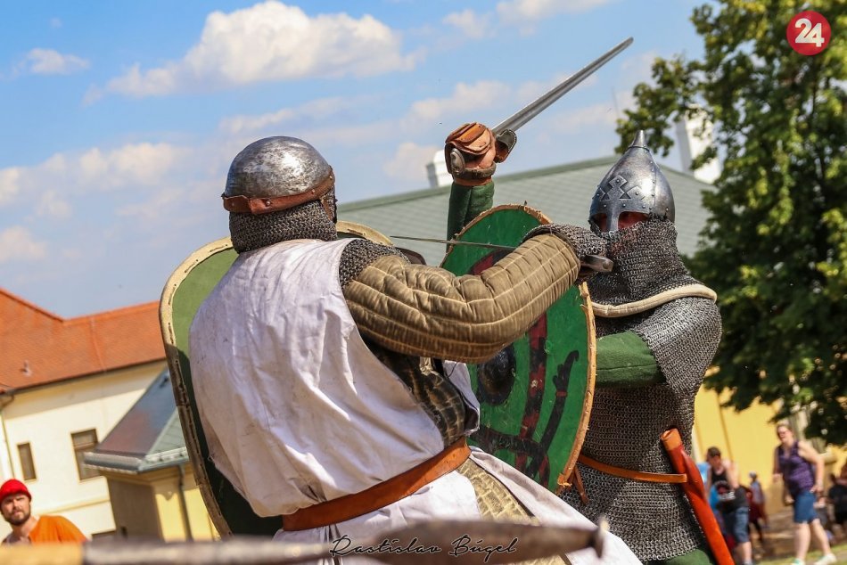 Ilustračný obrázok k článku Historický festival Kráľovská Nitra: Park premení na obrovskú stredovekú dedinu