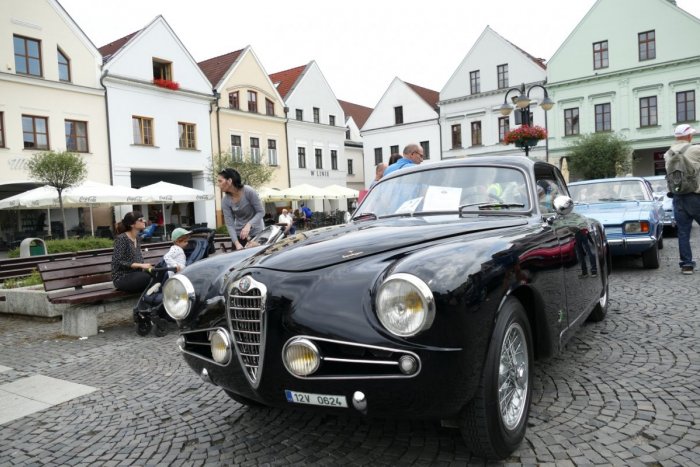 Ilustračný obrázok k článku Žilinou sa previezli nadherné automobily: Každý z nich bol unikát