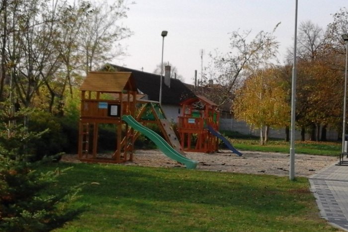 Ilustračný obrázok k článku Malým Hájčanom postavia ihrisko: Nebude chýbať veža, mostík ani pyramída