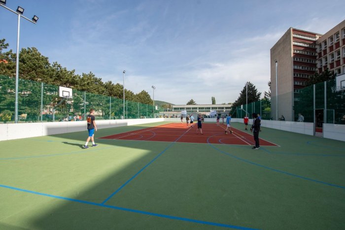 Ilustračný obrázok k článku Bratislavský samosprávy kraj rekonštruuje viacero objektov. Opravy zhltli takmer pol milióna eur