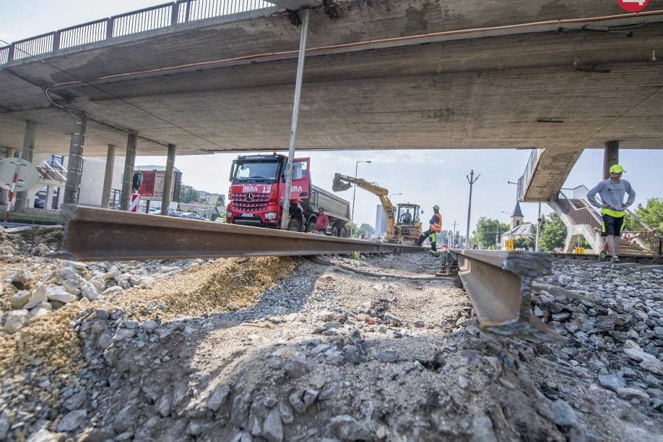 Ilustračný obrázok k článku Komplikácie pri obnove karloveskej radiály spôsobia zdržanie niektorých prác