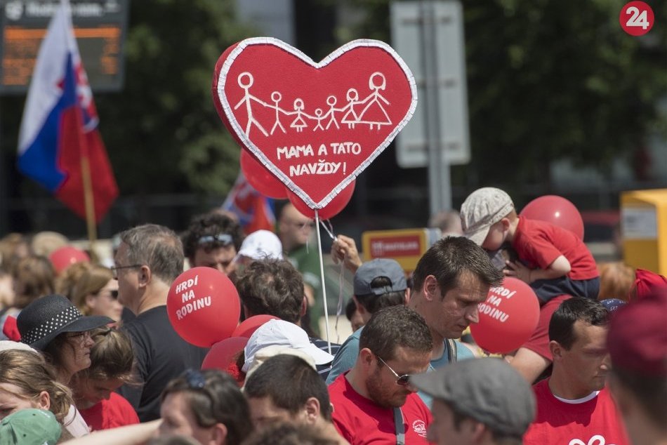 Ilustračný obrázok k článku Pochod Hrdí na rodinu má pripomenúť dôležitosť otca a mamy pre dieťa