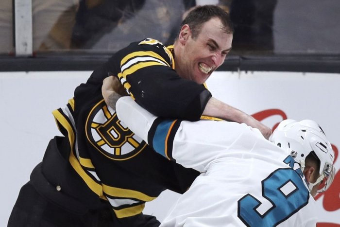 Ilustračný obrázok k článku Zdeno Chára sa stal najstarším aktívnym hráčom v NHL: Čaká ho 22. sezóna