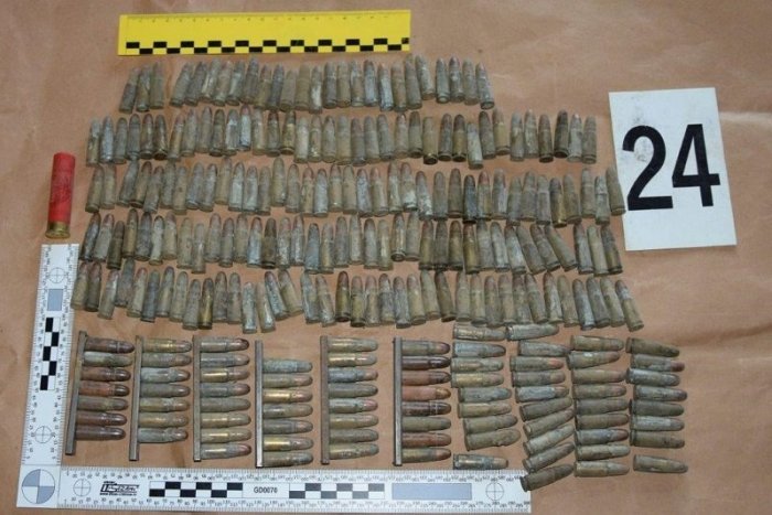 Ilustračný obrázok k článku Lučenecký vyšetrovateľ poslal muža za nedovolené ozbrojovanie do väzby, FOTO