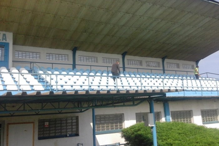 Ilustračný obrázok k článku Ľudia bez domova pomáhali futbalu: Brigádou môžu získať prácu, FOTO