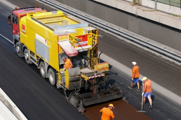 Ilustračný obrázok k článku Polícia upozorňuje na dopravné obmedzenia na Einsteinovej ulici