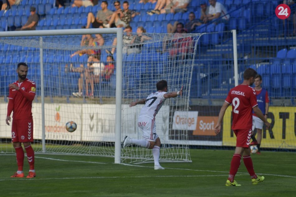 Ilustračný obrázok k článku Ouvertúra Trenčanom nevyšla: Na Záhorí im nepomohlo ani vedenie, FOTO