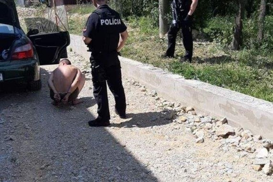 Ilustračný obrázok k článku Košičan vyvádzal na Pereši a v Malej Ide, vyhrážal sa občanom a vraj strieľal po policajtoch, FOTO