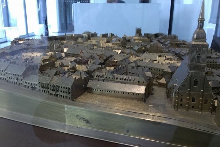 Ilustračný obrázok k článku Zmenšenina histórie: Nový bronzový model Bratislavy bude pravdepodobne zdobiť Vajanského nábrežie