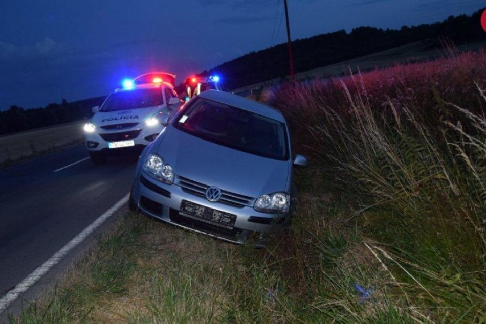 Ilustračný obrázok k článku Miloš (50) to v okrese Trenčín prehnal a dostal auto do priekopy: Sledujte, koľko mu namerali!