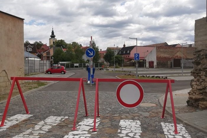 Ilustračný obrázok k článku Breznianska samospráva upozorňuje vodičov: Na centrálnom parkovisku neparkujte!