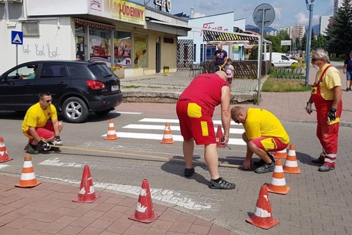 Ilustračný obrázok k článku Mikulášske prechody prešli zmenou: Vďaka novej technológii by mali byť viditeľnejšie