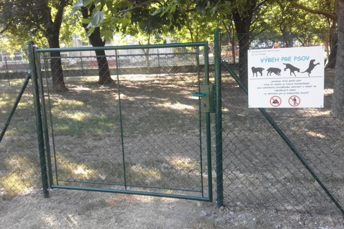 Ilustračný obrázok k článku V Šali pribudol ďalší oplotený výbeh: Majitelia psov počin mesta vítajú, FOTO