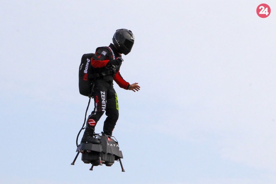 Ilustračný obrázok k článku Vynálezca chcel na flyboarde prekonať Lamanšský prieliv: Zrútil sa do vody