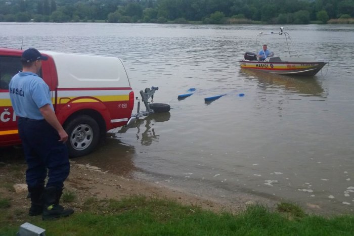 Ilustračný obrázok k článku Tragický podvečer: Vo vodách Váhu objavili telo Šaľana (†54)