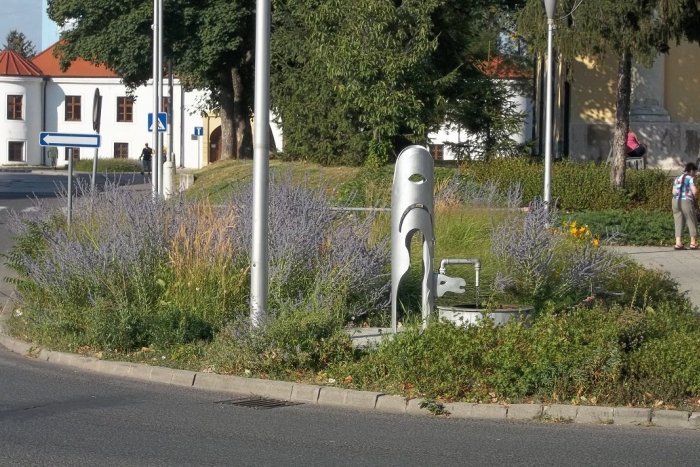 Ilustračný obrázok k článku S horúčavami bojuje aj zeleň: V Šali pomáha aj automatická závlaha, FOTO