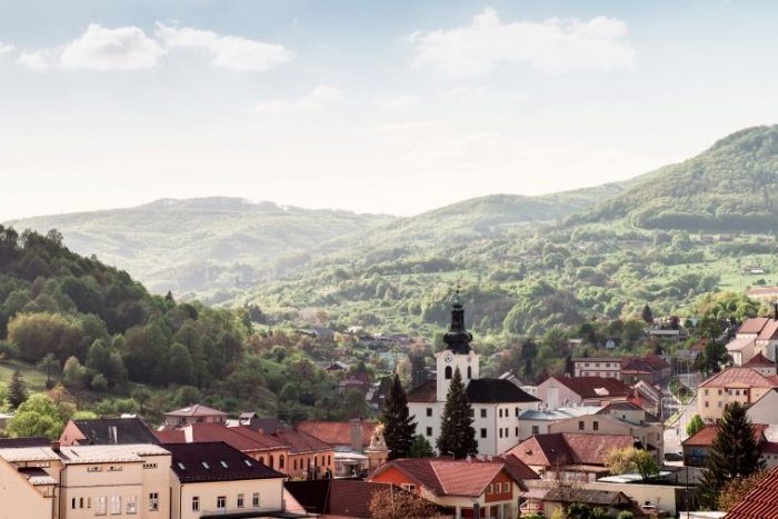 Ilustračný obrázok k článku Filmári objavili všetky skryté krásy Novej Bane a okolia. Pozrite si video