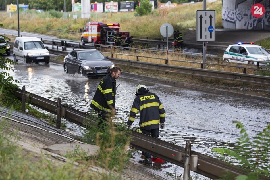 Ilustračný obrázok k článku Na Slovensko udreli silné búrky! Pre väčšinu územia platia VÝSTRAHY pred povodňami