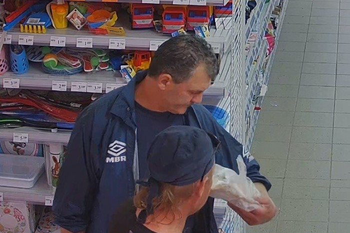 Ilustračný obrázok k článku Žilinskí policajti prosia o pomoc: Nepoznáte týchto mužov? FOTO