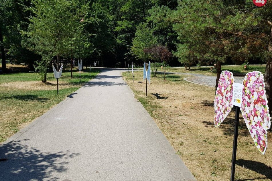 Ilustračný obrázok k článku FOTO: Na Partizánsku lúku priletelo 11 párov kreslených anjelských krídel