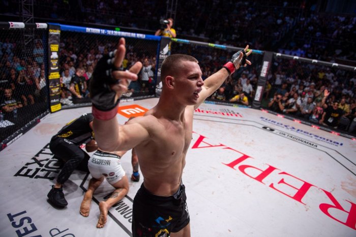 Ilustračný obrázok k článku Považskobystrická radosť: Milan Ďatelinka rýchlo ukončil súpera a chce opasok, VIDEO