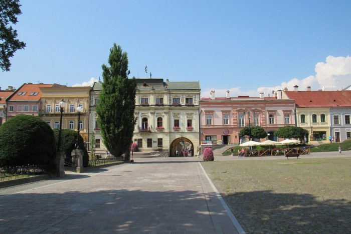 Ilustračný obrázok k článku Fotograf, sanitár či náčelník: Aké povolania majú kandidáti na primátora Prešova?