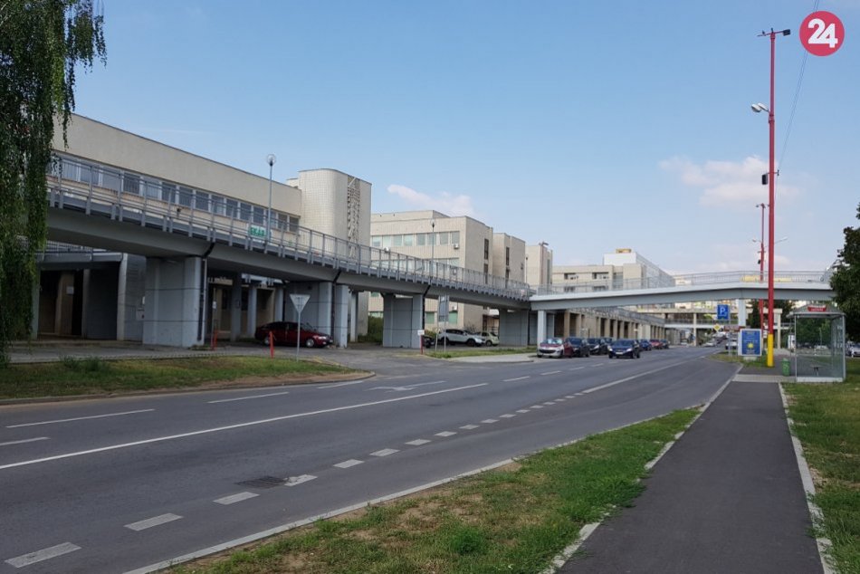 Ilustračný obrázok k článku Cez túto časť lávky na Starohájskej neprejdete: Na týždeň ju uzavrú