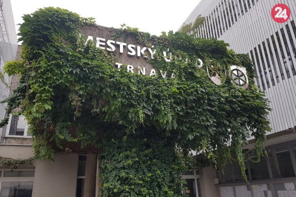 Ilustračný obrázok k článku Uvoľnenie po úplnom uzavretí: Mestský úrad sa čiastočne otvára