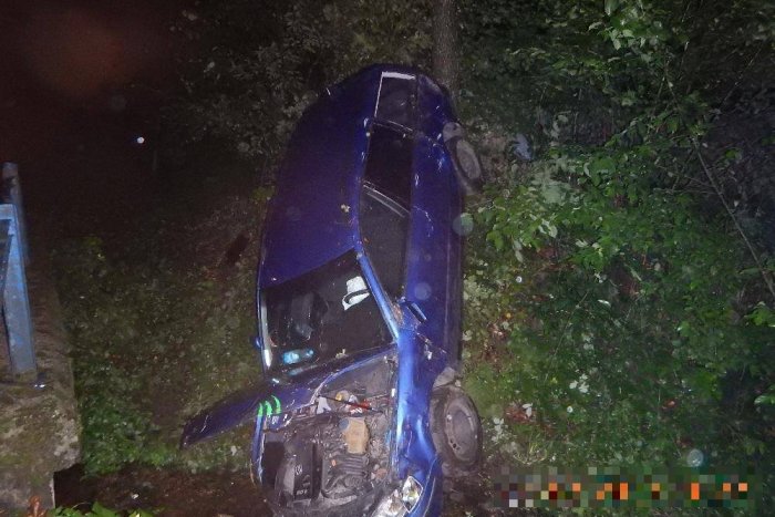 Ilustračný obrázok k článku Hrozivé FOTO z nehody pri Novej Bani: Mladík (19) mal z pekla šťastie