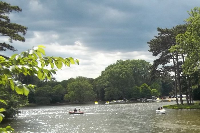 Ilustračný obrázok k článku August sľubuje letnú pohodu: Šaľania si užijú hudbu, film aj šport