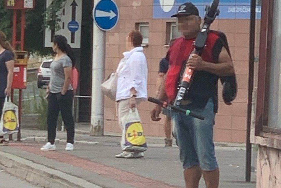 Ilustračný obrázok k článku Polícia chytila zlodeja kolobežiek, hrozia mu tri roky za mrežami