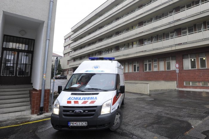 Ilustračný obrázok k článku Všetci pacienti s COVID-19 vo FN Trenčín majú ľahký až stredný priebeh ochorenia